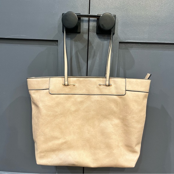 La Terre Tan Faux Pebble Leather Shoulder Bag Gorgeous Interior Lining EUC - Picture 1 of 10